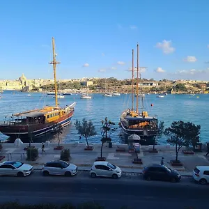  Appartamento Spacious Seafront Next To Sliema-valeta Ferry